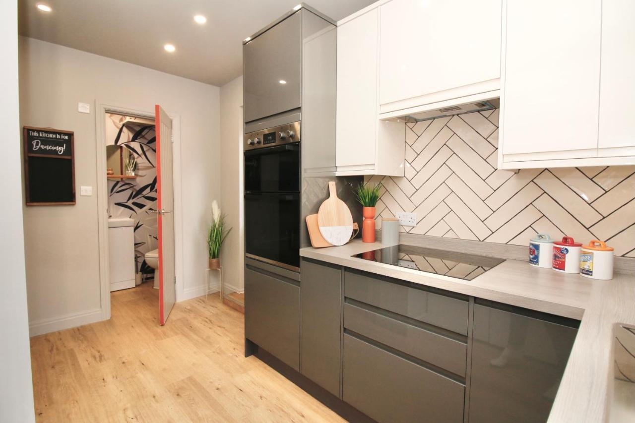Xxhot Tubxx 4Bed Semi, Sleeps 8, 2 Bathrooms ブラックプール エクステリア 写真