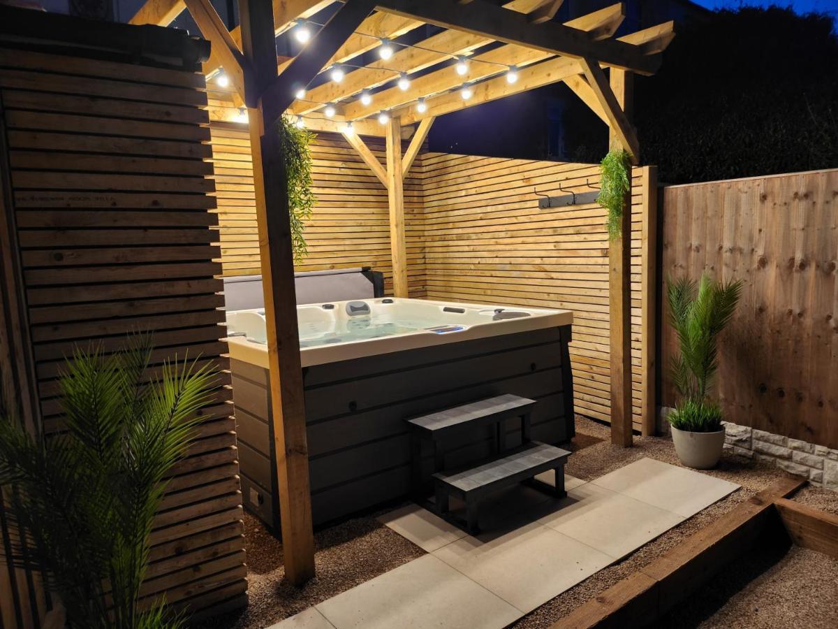 Xxhot Tubxx 4Bed Semi, Sleeps 8, 2 Bathrooms ブラックプール エクステリア 写真