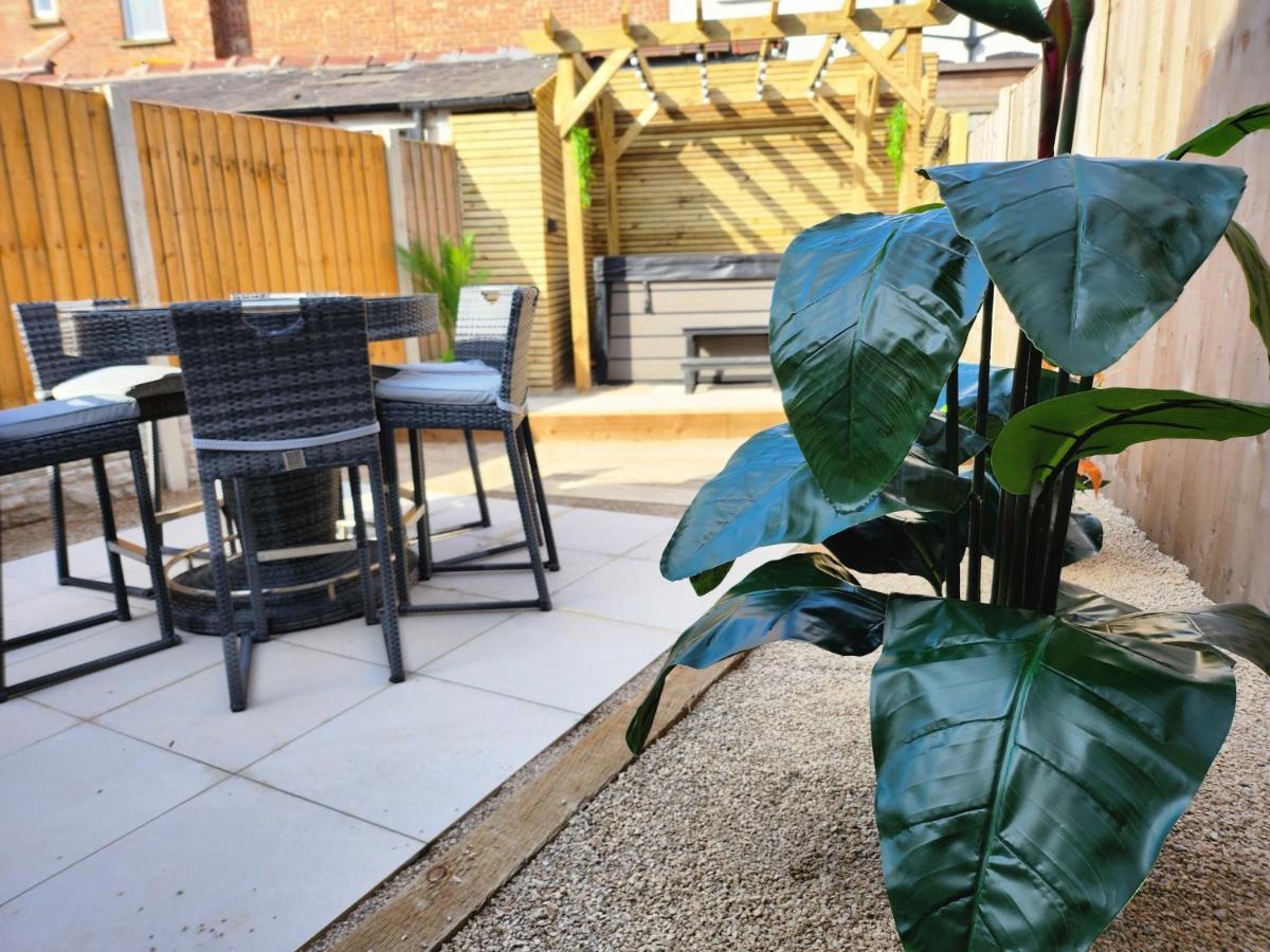 Xxhot Tubxx 4Bed Semi, Sleeps 8, 2 Bathrooms ブラックプール エクステリア 写真